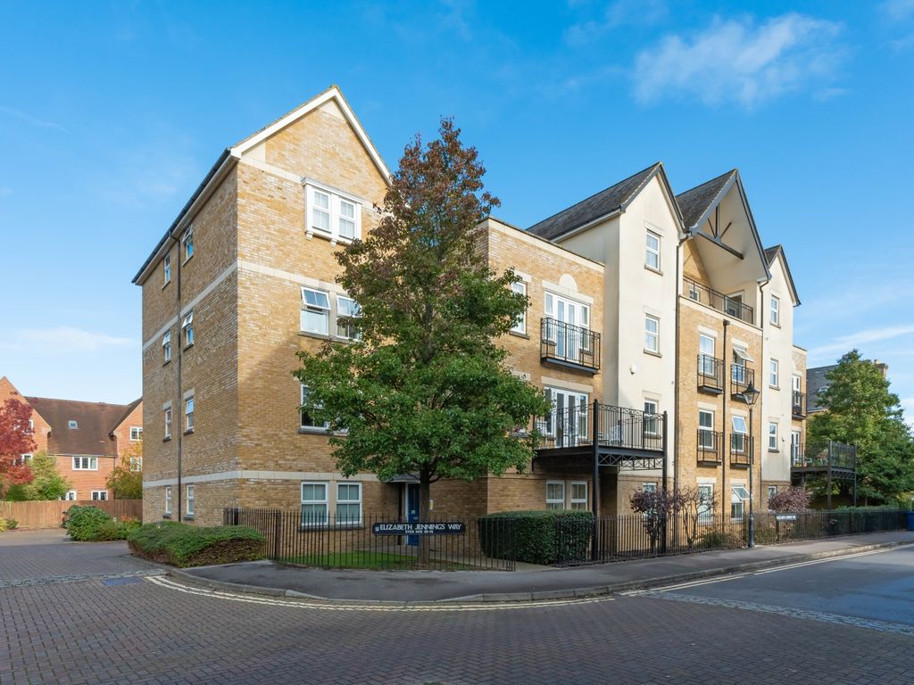 2 bed flat to rent in Elizabeth Jennings Way, Oxford OX2, £1,900 pcm