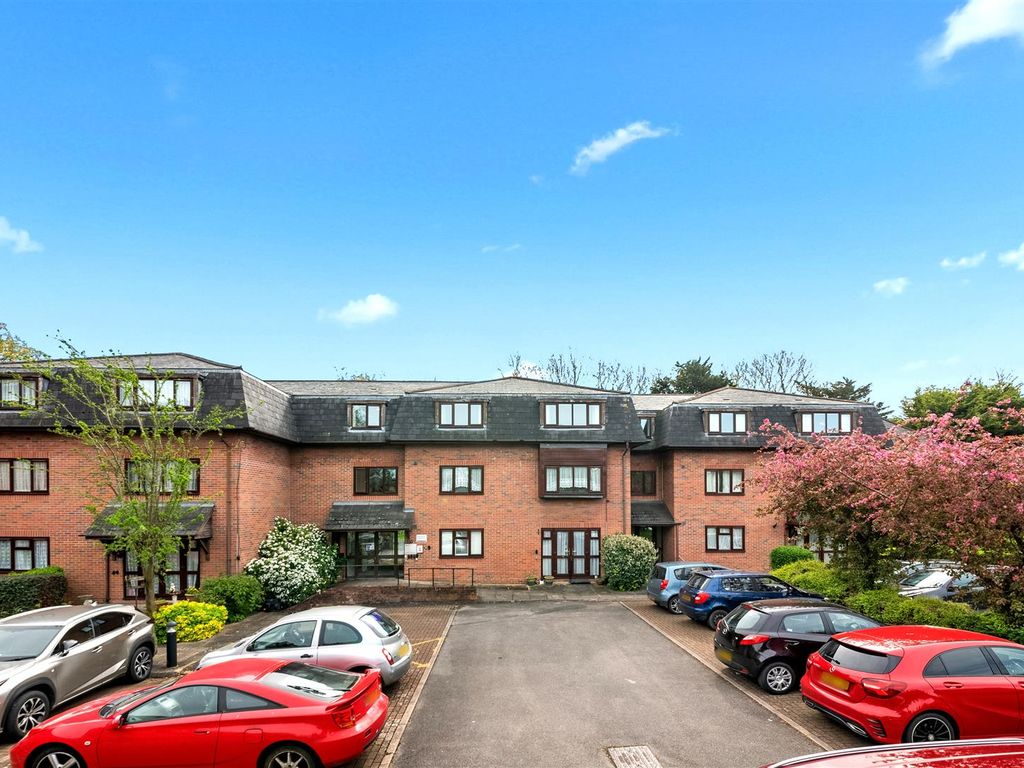 1 bed flat for sale in Lodge Drive, Hayes UB4, £100,000 Zoopla