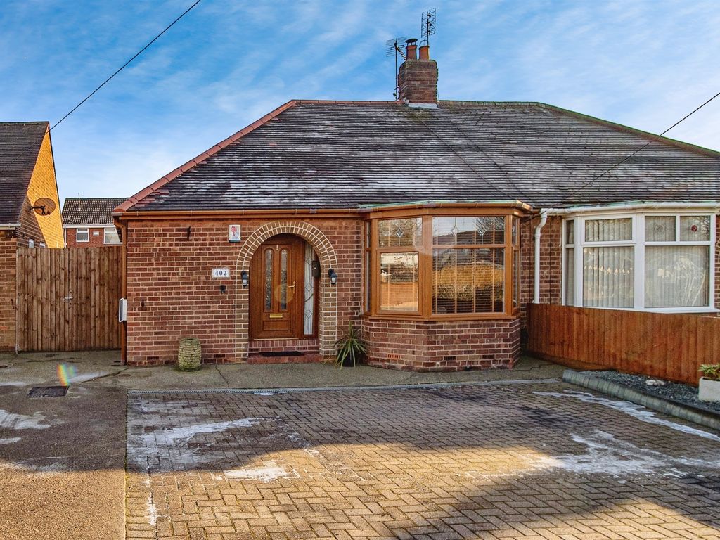 2 bed semidetached bungalow for sale in Leads Road, SuttonOnHull