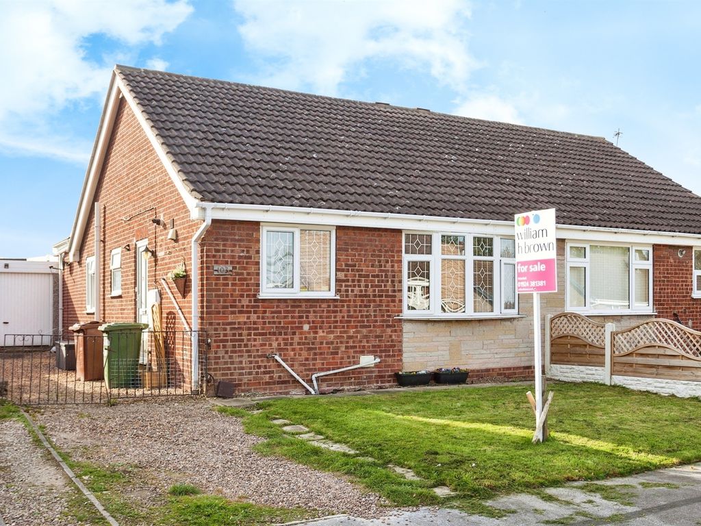 3 bed semidetached bungalow for sale in Hollingthorpe Avenue, Hall