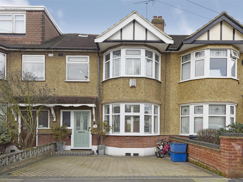 4 bed terraced house for sale in Durham Avenue, Woodford Green IG8 Zoopla
