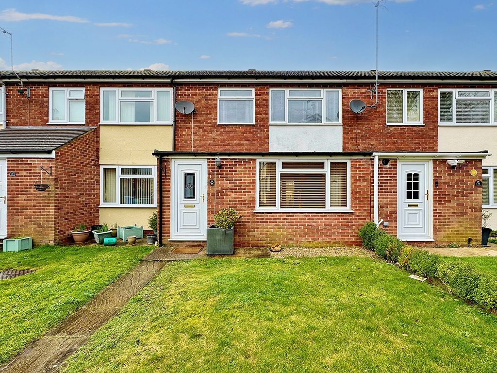 3 bed terraced house for sale in Aintree, Lambourn, Hungerford RG17, £