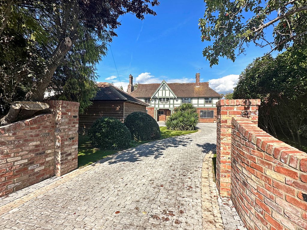 5 bed detached house for sale in Barrack Lane, Bognor Regis PO21, £