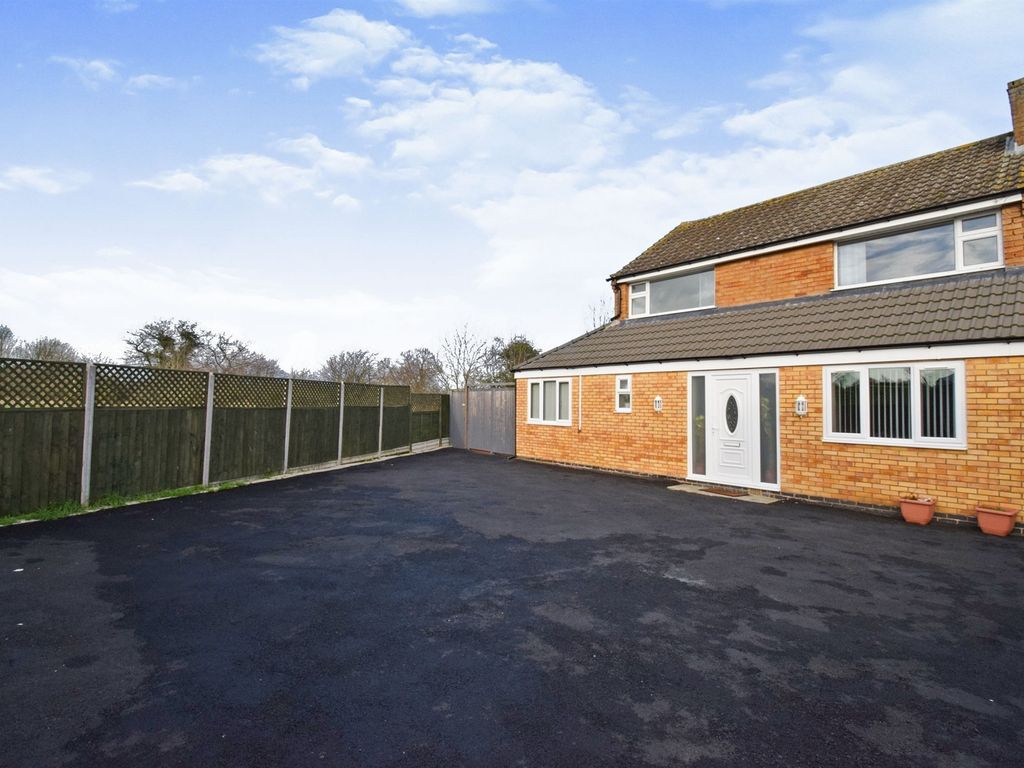 4 bed detached house for sale in Oxted Rise, Oadby, Leicester LE2 Zoopla