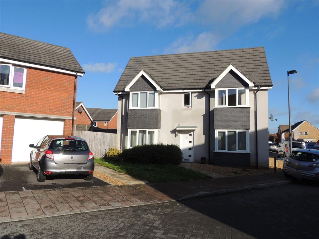 3 bed end terrace house to rent in Gascoigns Way, Patchway, Bristol
