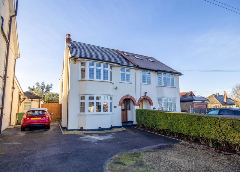 4 bed semidetached house for sale in Oliver Road, Shenfield, Brentwood