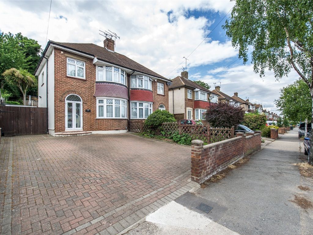 3 bed semidetached house for sale in Valley Drive, Gravesend, Kent