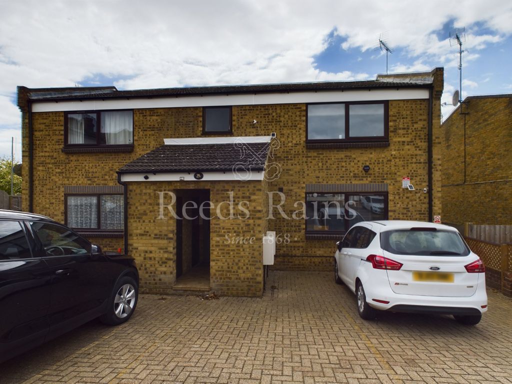 2 bed flat to rent in Craylands Lane, Kent DA10, £1,200 pcm