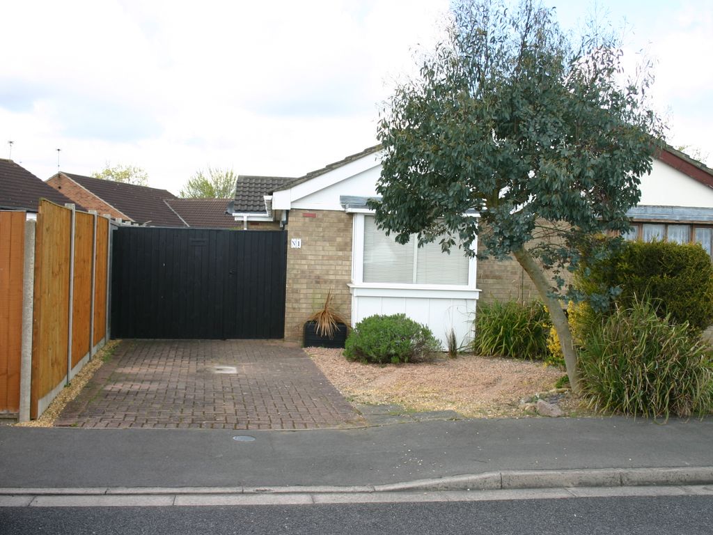2 bed bungalow to rent in Aldergrove Close, Lincoln LN6, £795 pcm Zoopla