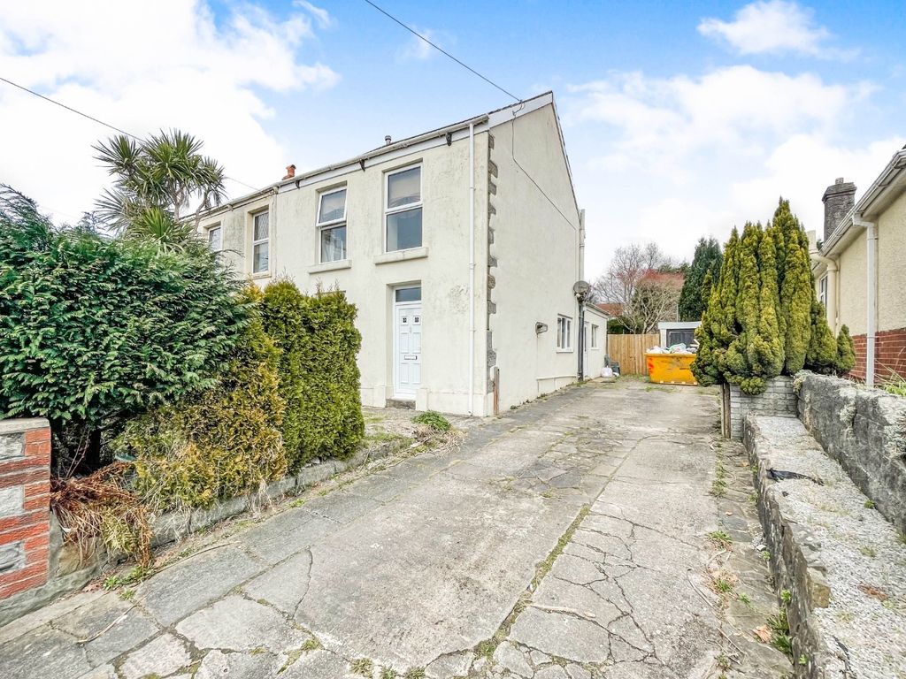 2 bed end terrace house for sale in Llanllienwen Road, Cwmrhydyceirw