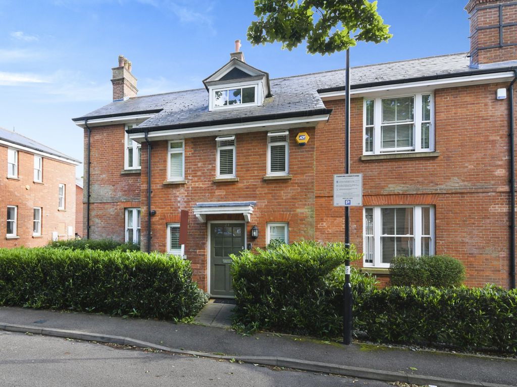 Greenwich Avenue, Brentwood CM14