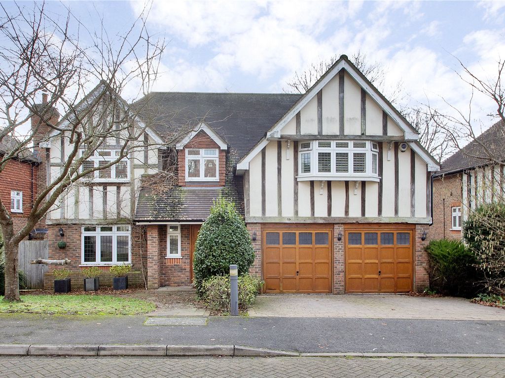5 bed detached house for sale in Whitebeam Close, Kemsing, Sevenoaks