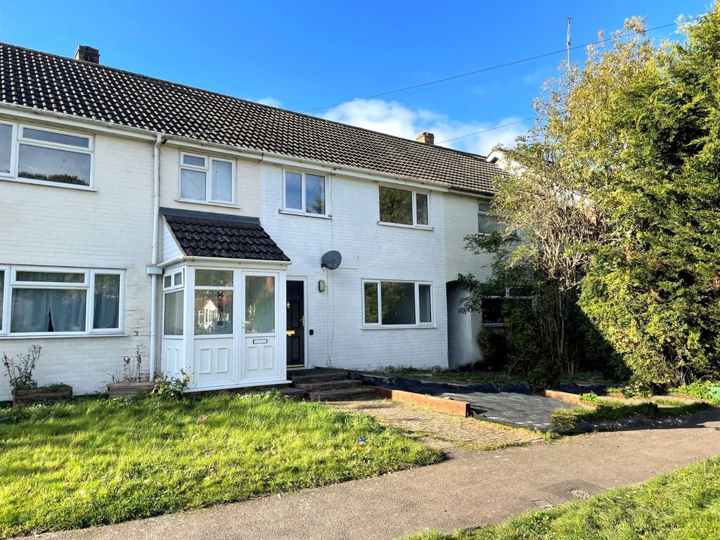 3 bed terraced house for sale in Hunters Field, Stanford In The Vale