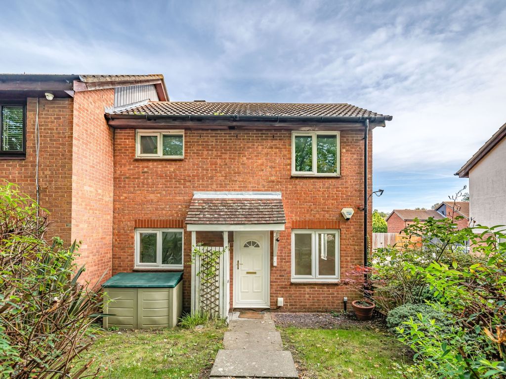 1 bed end terrace house for sale in Sprucedale Close, Swanley BR8, £