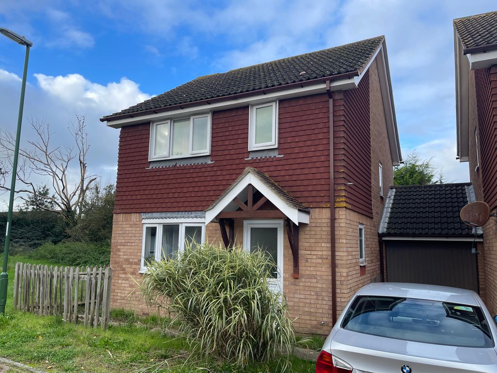3 bed link detached house for sale in Guildford Road, Littlehampton