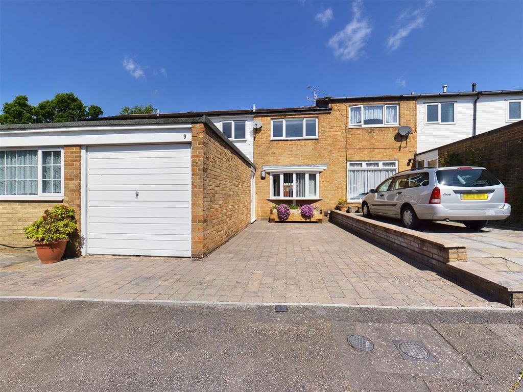3 bed property for sale in Ennerdale Close, Crawley RH11 Zoopla