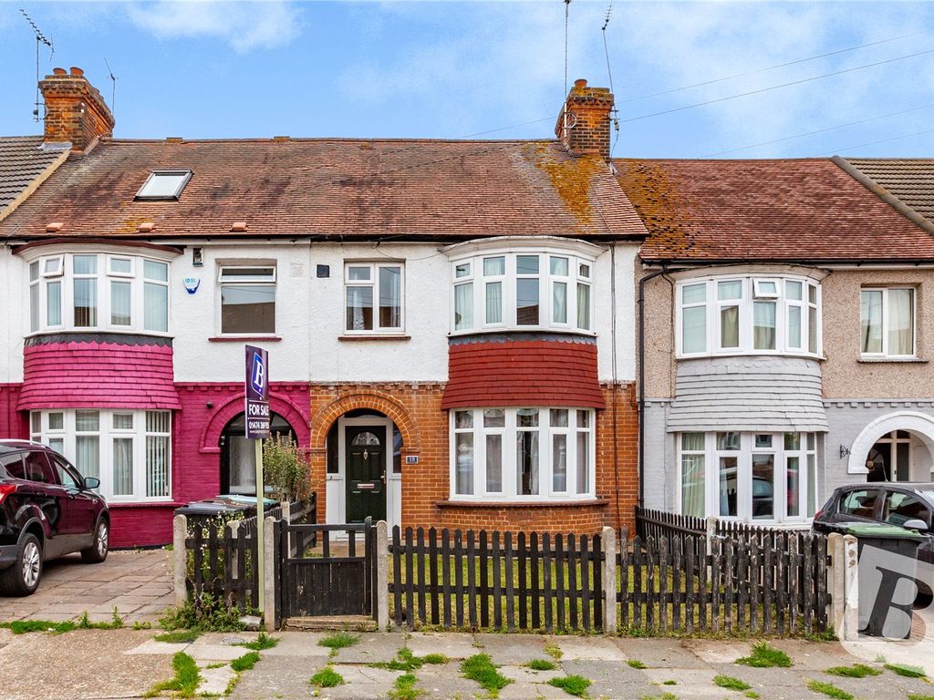 3 bed terraced house for sale in Lamorna Avenue, Gravesend, Kent DA12