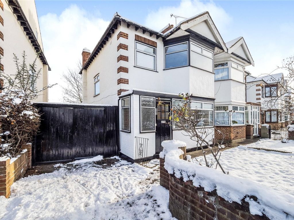3 bed end terrace house for sale in Deynecourt Gardens, Wanstead, London E11 Zoopla