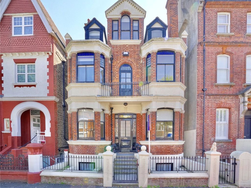 2 bed flat to rent in Sackville Road, Hove, East Sussex BN3, £1,600 pcm Zoopla