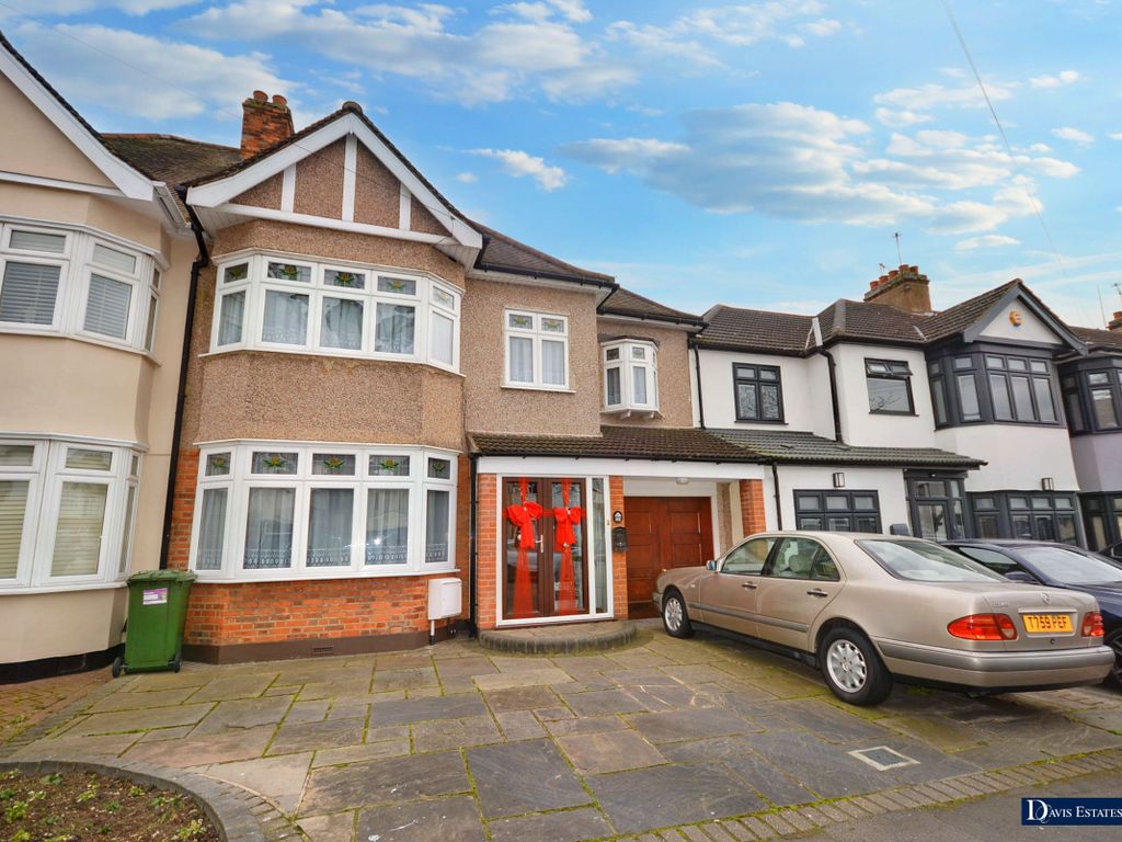 4 bed terraced house for sale in Cecil Avenue, Ardleigh Green