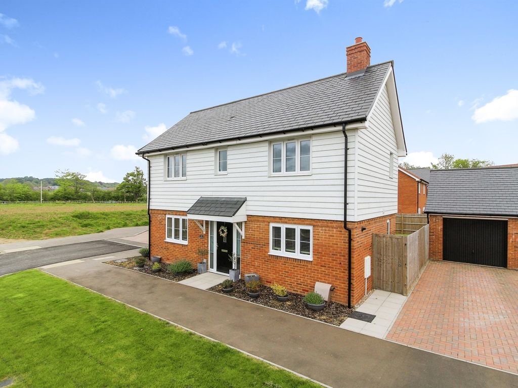 4 bed detached house for sale in Iris Close, Hellingly, Hailsham BN27