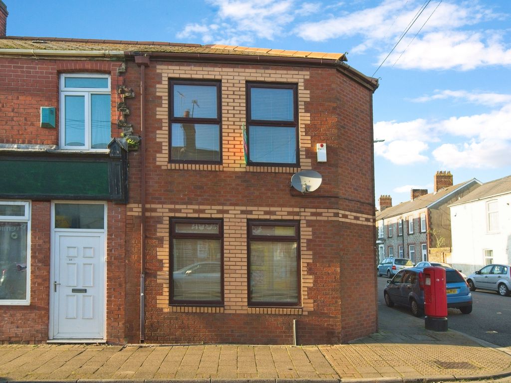 2 bed for sale in Carlisle Street, Cardiff, Caerdydd CF24, £