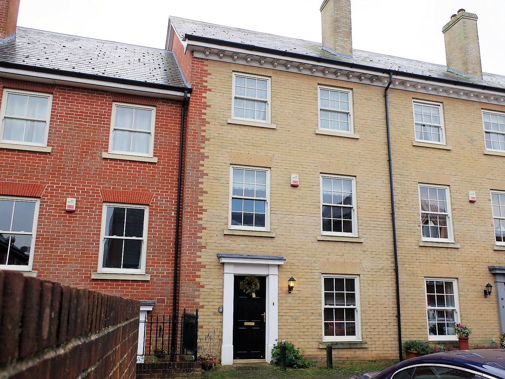 4 bed town house to rent in Cedar Walk, Needham Market IP6 Zoopla