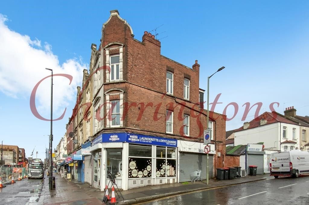 2 bed for sale in West Hendon Broadway, London NW9, £199,500