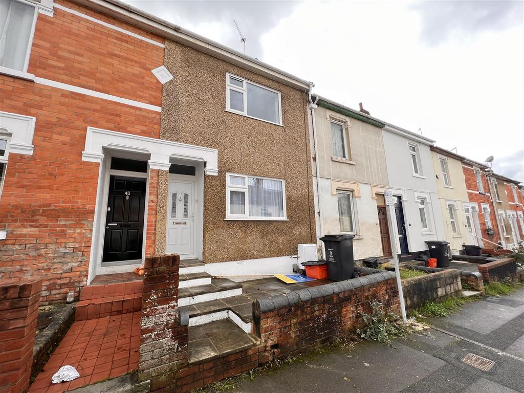 2 bed terraced house to rent in Dryden Street, Swindon SN1, £1,200 pcm