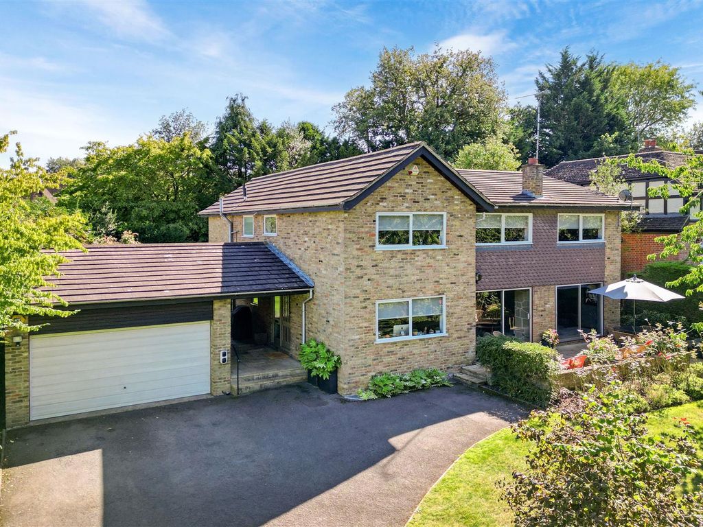 5 bed detached house for sale in Loom Lane, Radlett WD7, £1,925,000