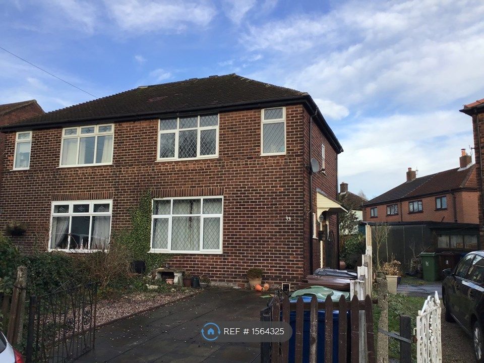 3 bed semidetached house to rent in Elm Avenue, Golborne, Warrington