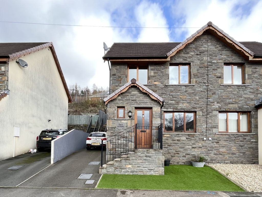 3 bed semidetached house for sale in Hen Gerrig, Park View, Abercynon
