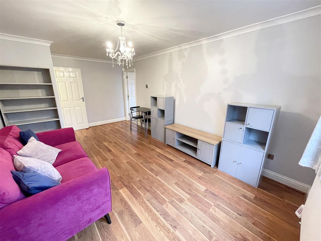 1 bed flat to rent in Stanley Road, Carshalton SM5, £1,350 pcm Zoopla