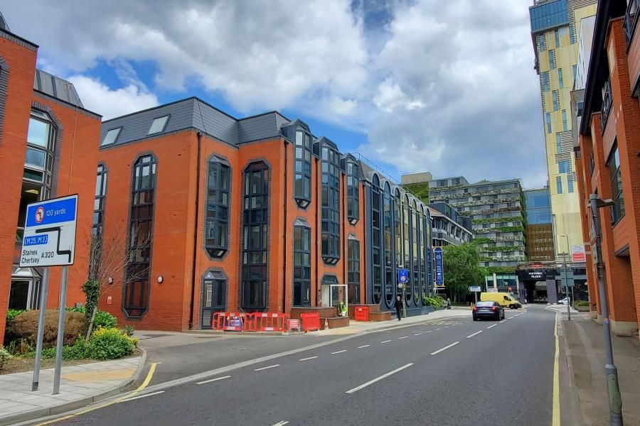 1 bed flat to rent in Church Street West, Horsell, Woking GU21, £1,350