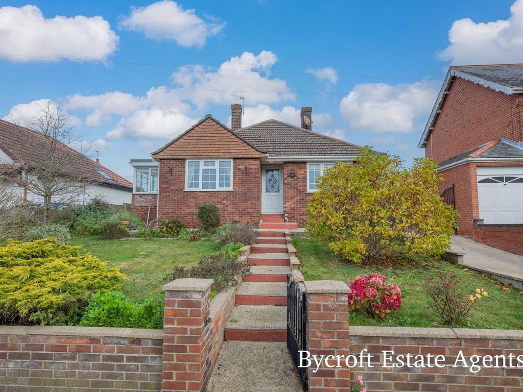 3 bed detached bungalow for sale in Beach Road, Hemsby, Great Yarmouth