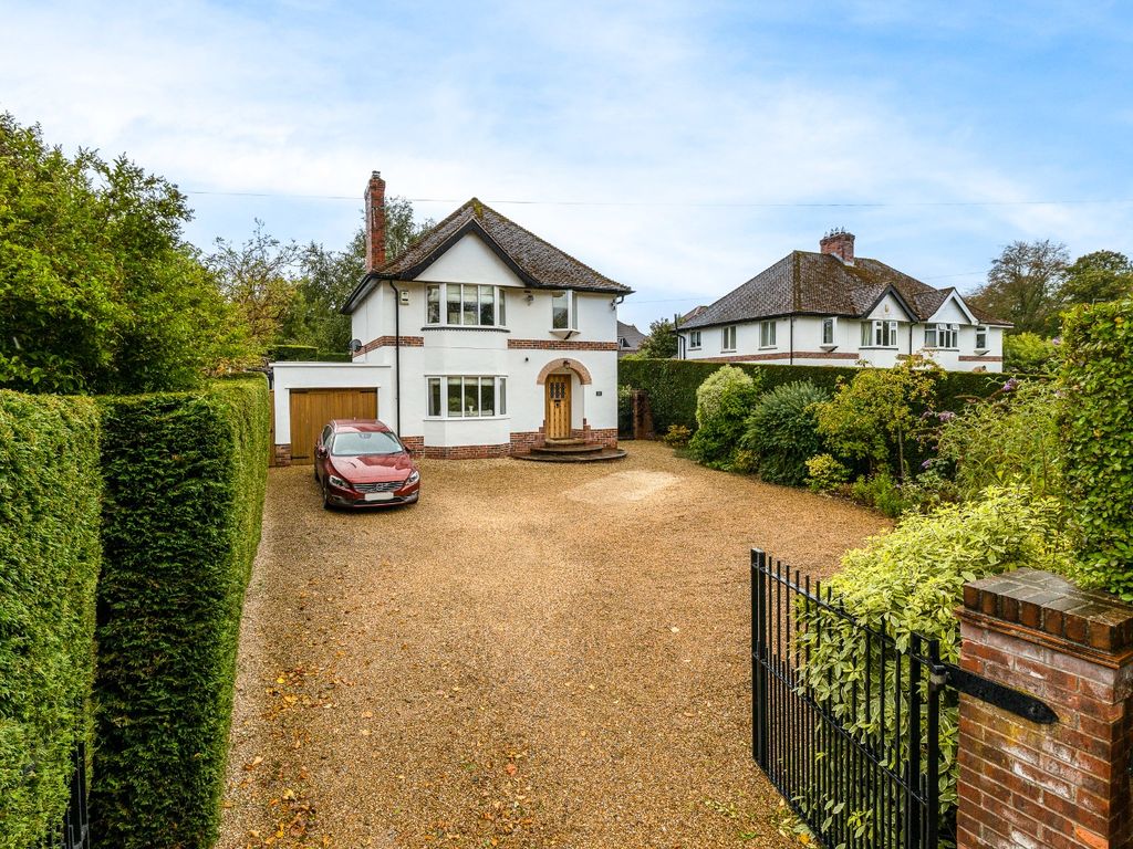 4 bed linkdetached house for sale in Charlton Road, Shepton Mallet BA4