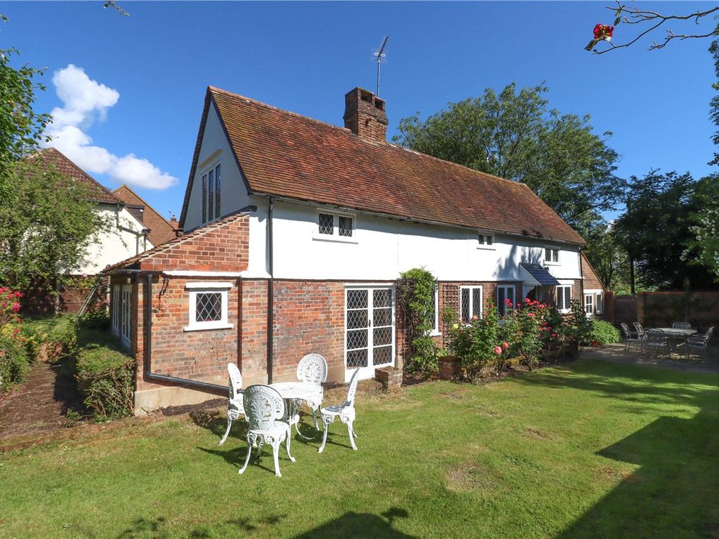 3 bed country house for sale in Westwick Row, Hemel Hempstead HP2, £