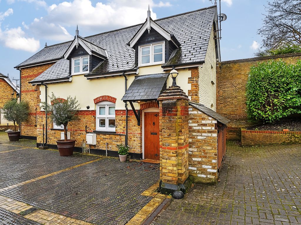 2 bed detached house to rent in Polo Mews, Kemnal Road, Chislehurst
