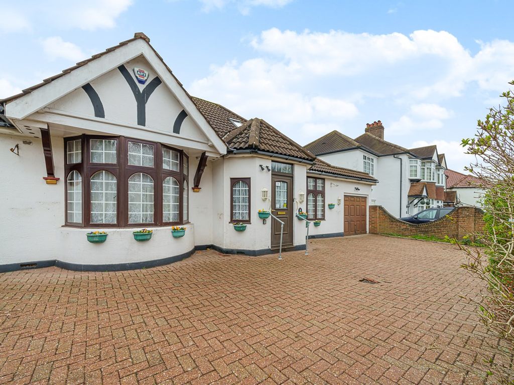 3 bed detached bungalow for sale in Park Avenue, West Wickham BR4 Zoopla