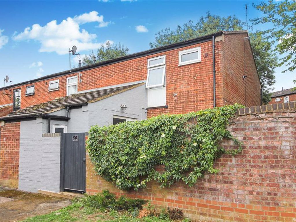 3 bed end terrace house for sale in Fulmar Lane, Wellingborough