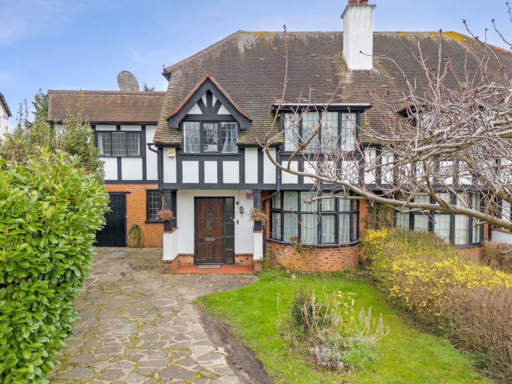 6 bed semidetached house for sale in Grange Crescent, Chigwell IG7, £