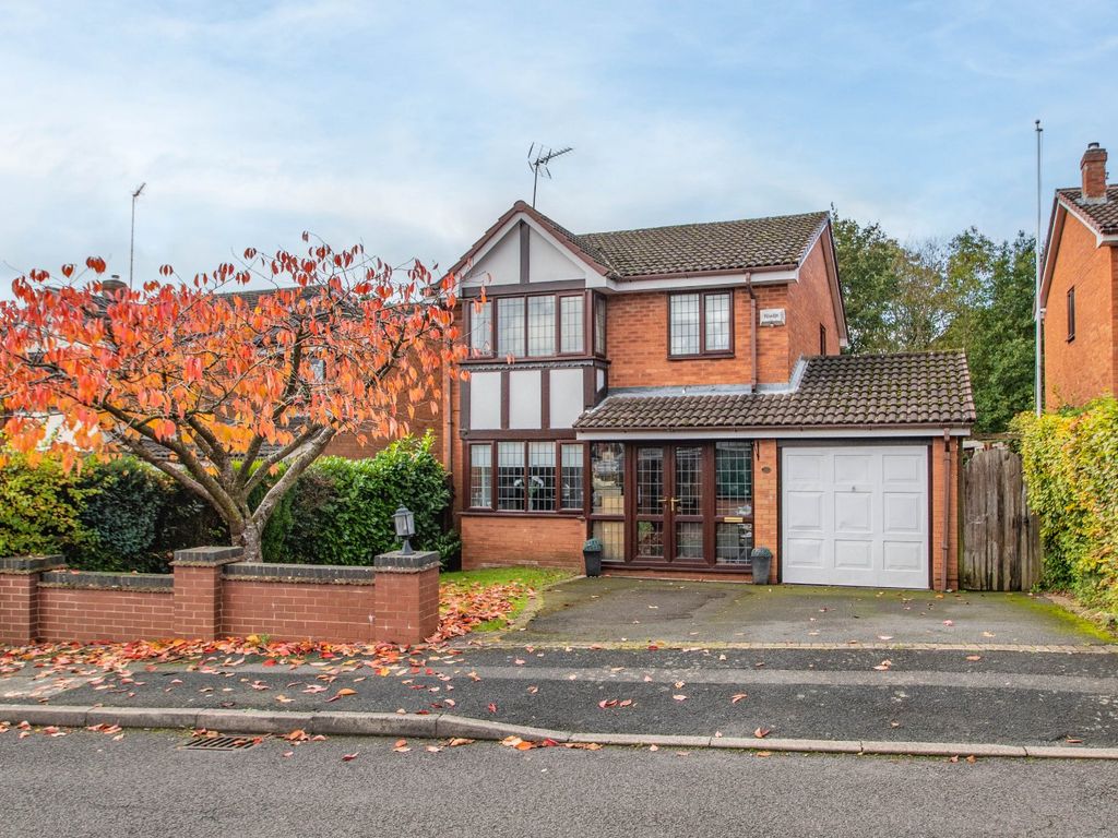 4 bed detached house for sale in Yeadon Close, heath, Redditch