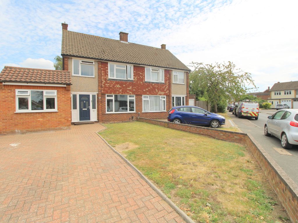 4 bed semidetached house for sale in Maxwell Road, Ashford TW15 Zoopla