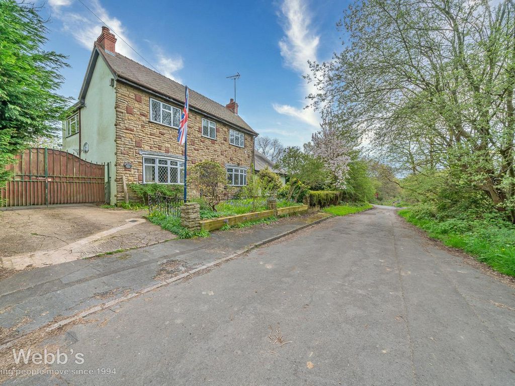 4 bed detached house for sale in Newlands Lane, Heath Hayes, Cannock