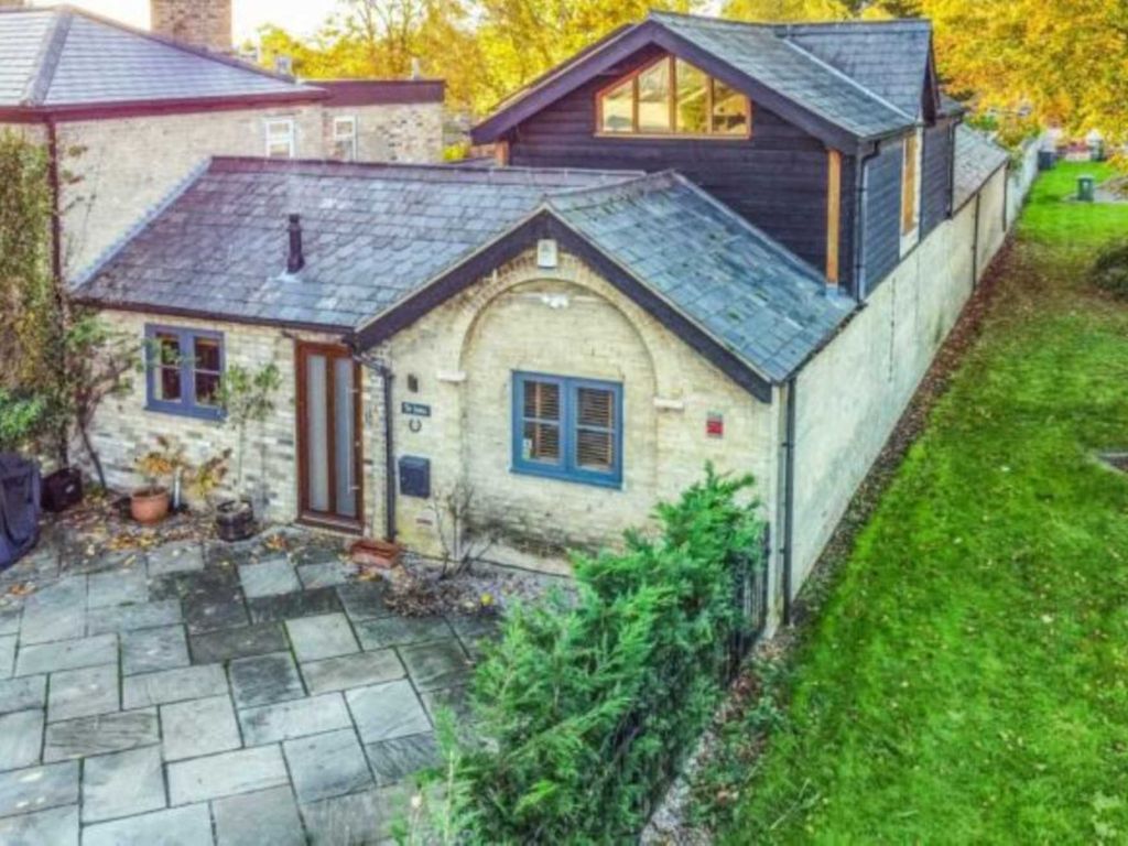 4 bed semidetached house to rent in Cambridge Road, Waterbeach CB25, £