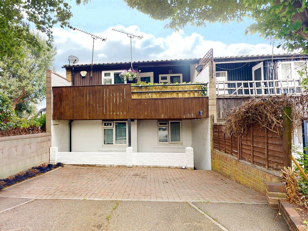 3 bed end terrace house for sale in Motehill, Langdon Hills, Basildon