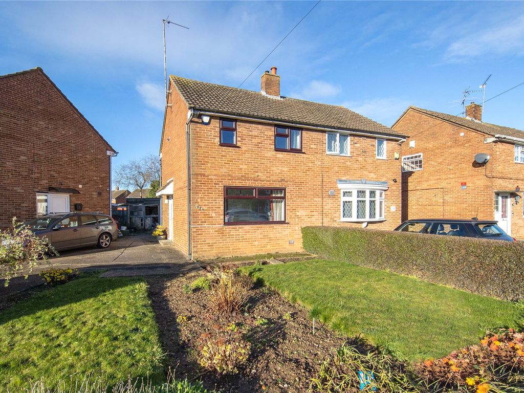 2 bed semidetached house to rent in Chesford Road, Luton, Bedfordshire