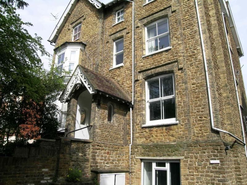 1 bed flat to rent in Stoke Road, Guildford, Surrey GU1 Zoopla