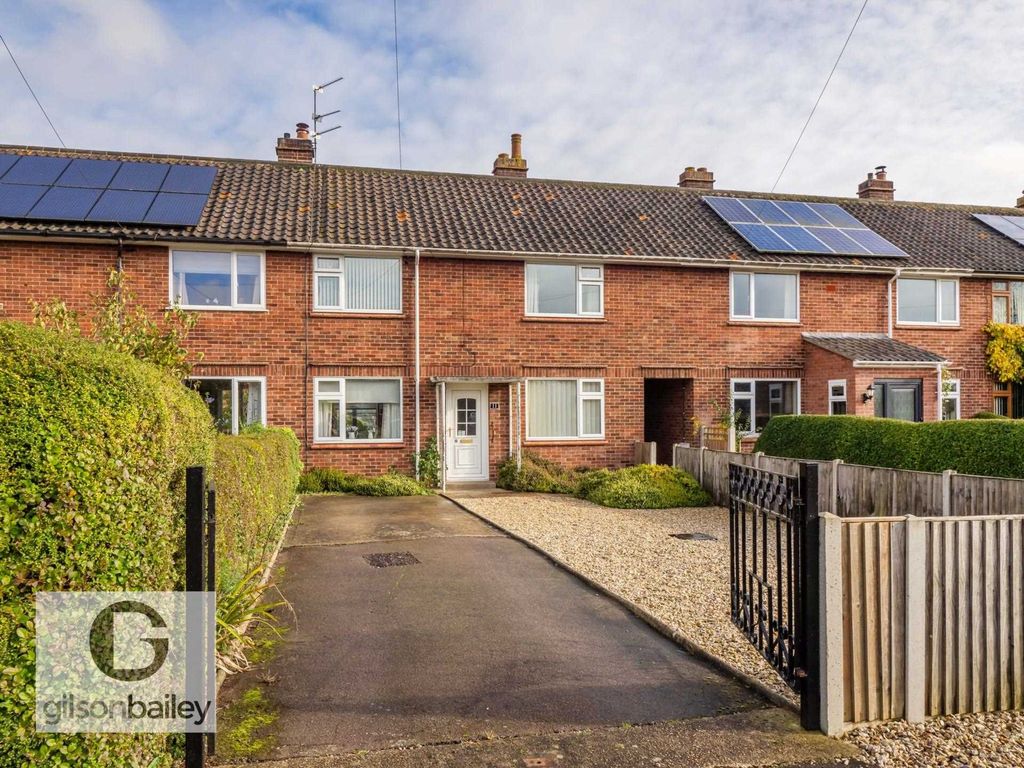 3 bed terraced house for sale in St Andrews Way, Blofield NR13, £