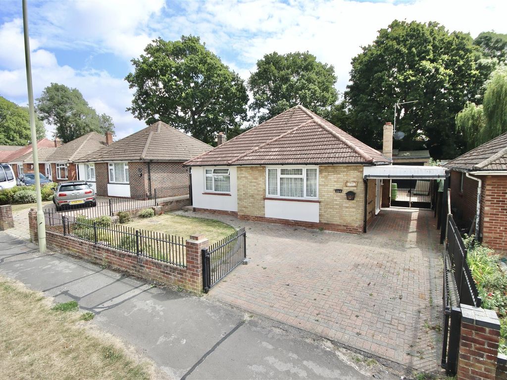 3 bed detached bungalow for sale in Milton Road, Cowplain, Waterlooville PO8 Zoopla